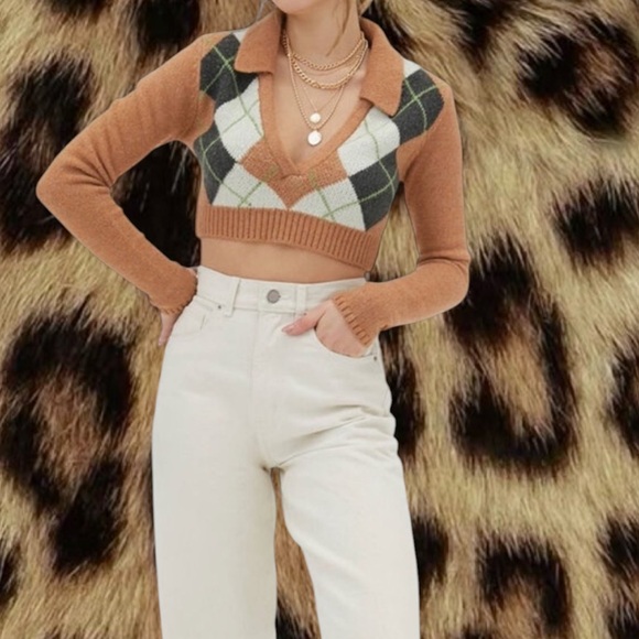 UO Cropped Sweater - Picture 1 of 5